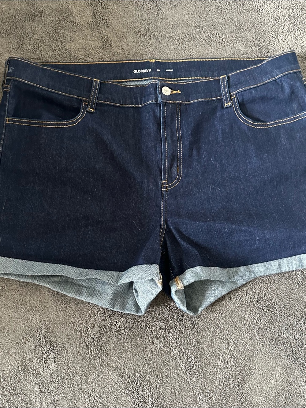 Old Navy Women’s Mid-Rise Cuffed Denim Shorts Dark Wash - Size 18